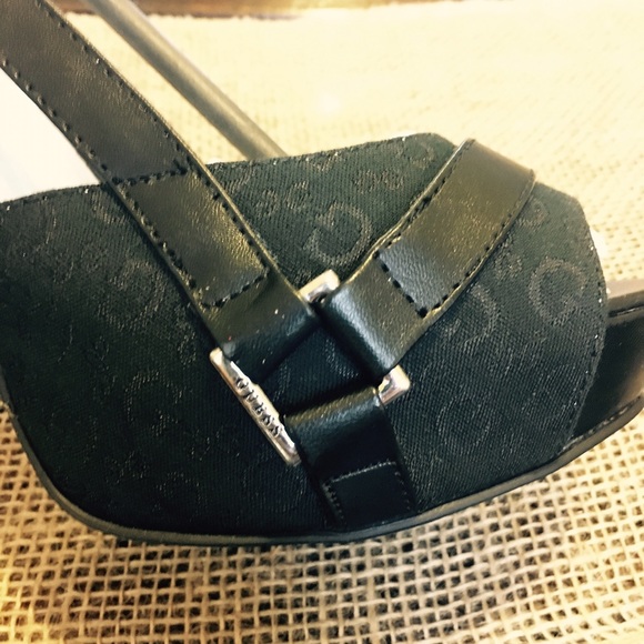 BRAND NEW Guess High Heels - Picture 3 of 8