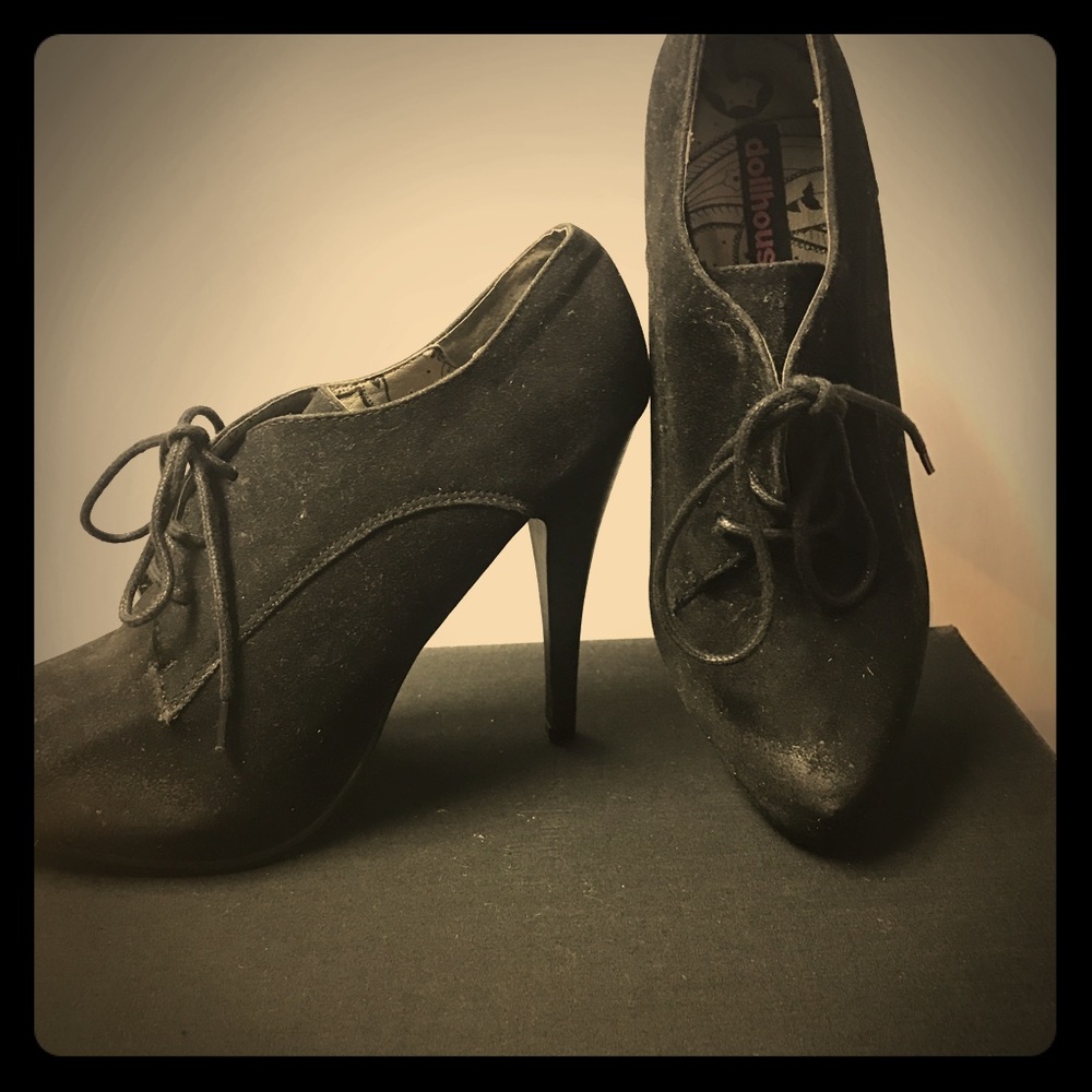 🚨SALE🚨DollHouse Size 7 Black Suede Pumps