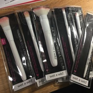 10 Wet n wild brushes