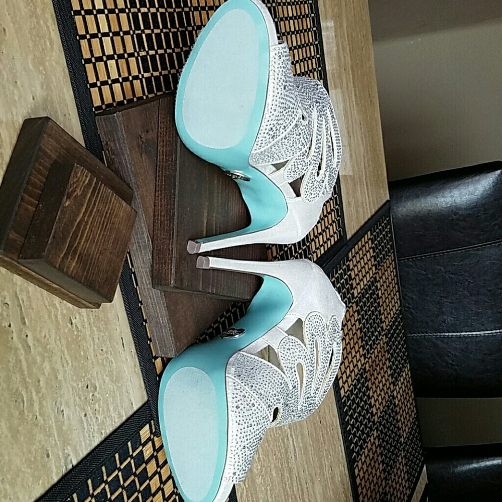 💍👑Betsey Johnson Something Blue Heels BNWOT