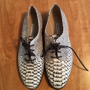 DVF embossed round toe oxfords "Ziggy"