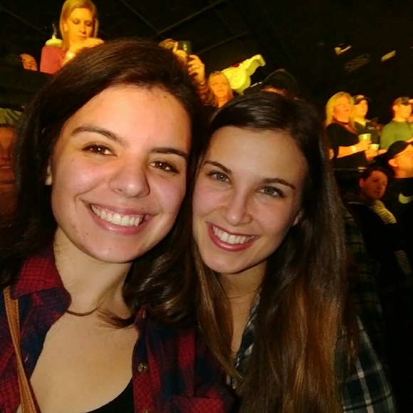 Meet your Posher, Amanda - Picture 2 of 2