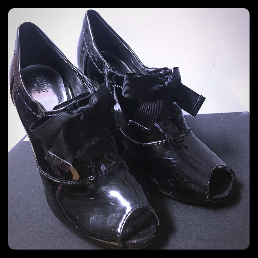 Black peep toe heels with bow size 7