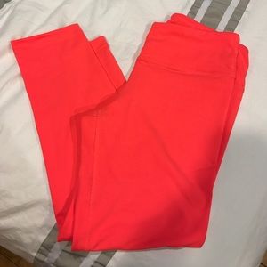 Hot pink athletic leggings!