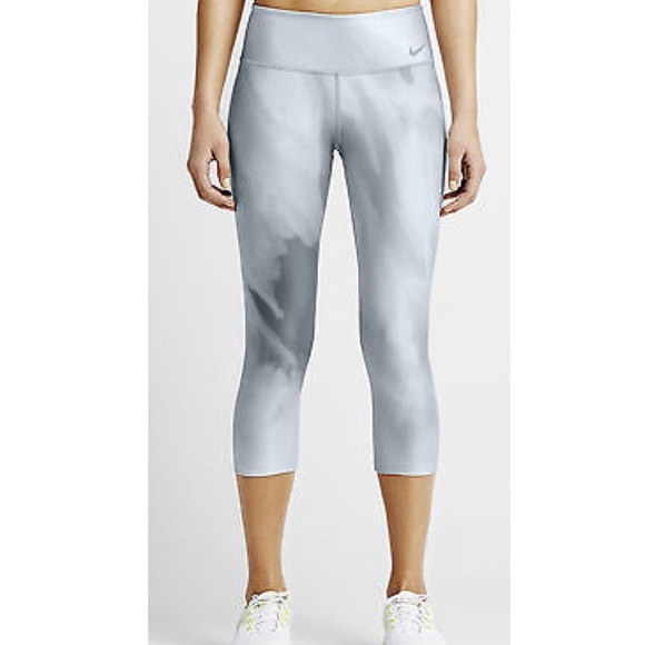 Nike Pants - NWT NIKE CAPRIS LEGGING