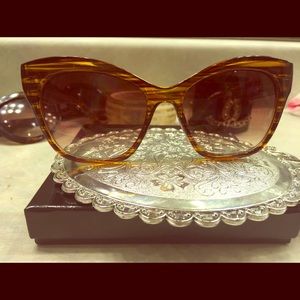 Versace sunglasses, glam movie star style