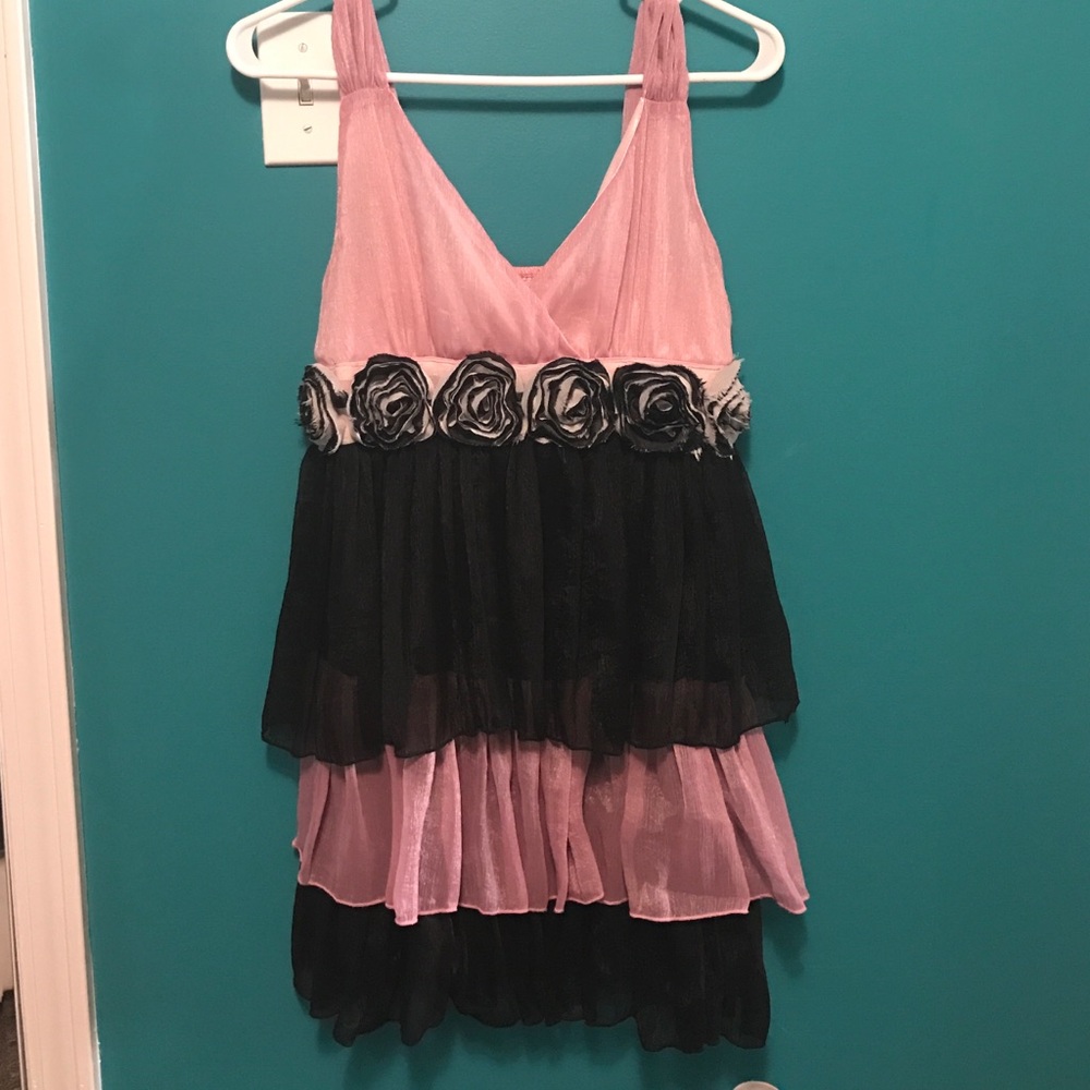 ⚡️SALE⚡️Blush Pink, Black and White Ruffled Tank!!