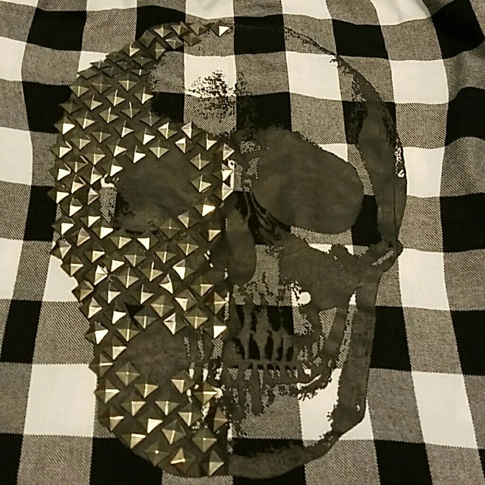 Hot Topic flannel with skull size M