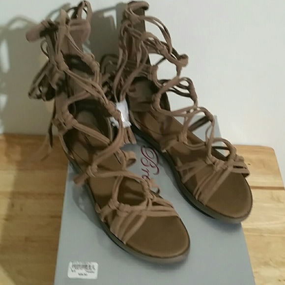 👄NEW! Rita-72 Crisscross Gladiator👄 - Picture 7 of 8