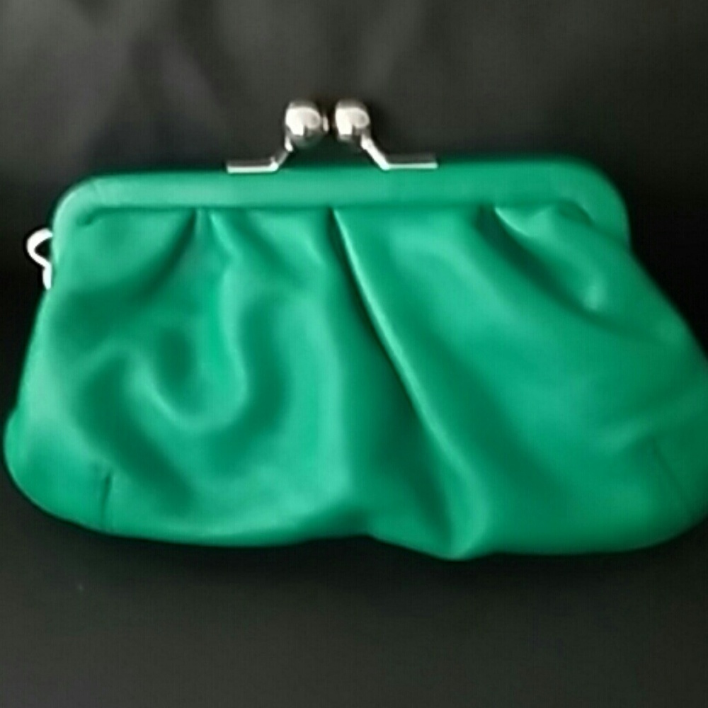 Limited change purse