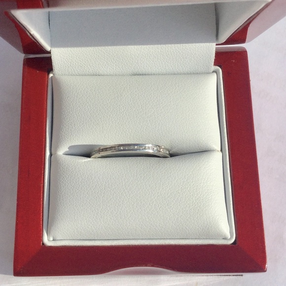 ONE LEFT🌟1/3 CTW Natural Diamond Channel Band - Picture 3 of 3