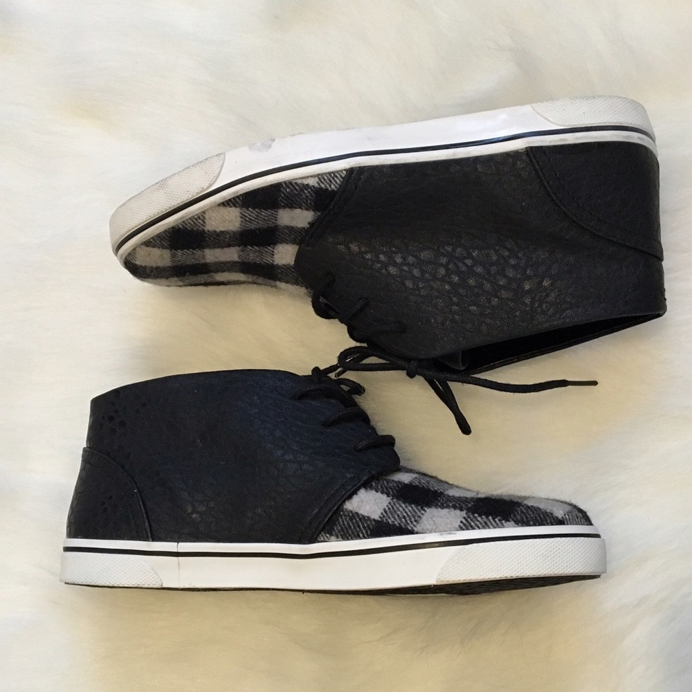 NWOT DV black and plaid sneakers