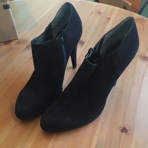 Bandolino Black Suede Booties