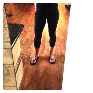 Lululemon Crop Black with side pockets