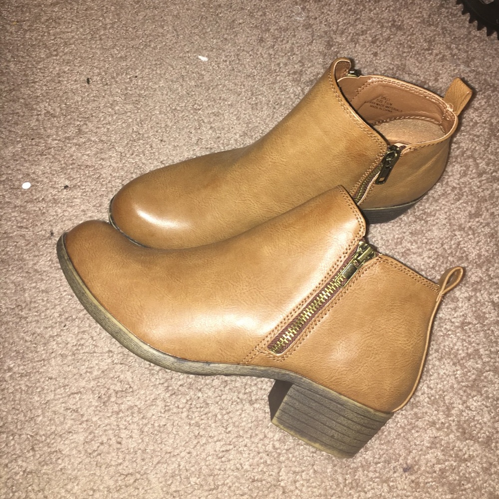 DUNES Brown Booties
