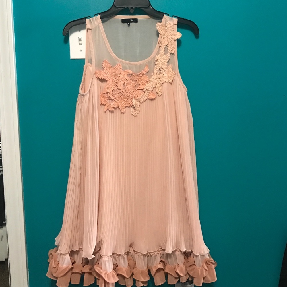 ✨FLASH SALE✨ Light Pink/Peach Tunic Tank!!