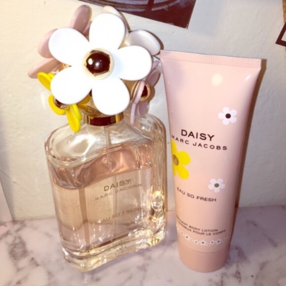 Marc Jacobs Daisy Eau So Fresh with body cream
