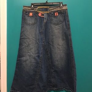 An ADORABLE boutique style jean skirt!❤️