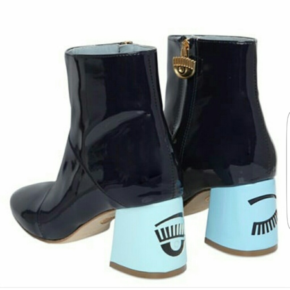 DESIGNER!  Patent leather ankle boots. NIB - Picture 2 of 7