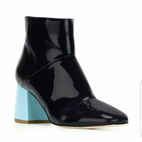 DESIGNER!  Patent leather ankle boots. NIB - Picture 4 of 7