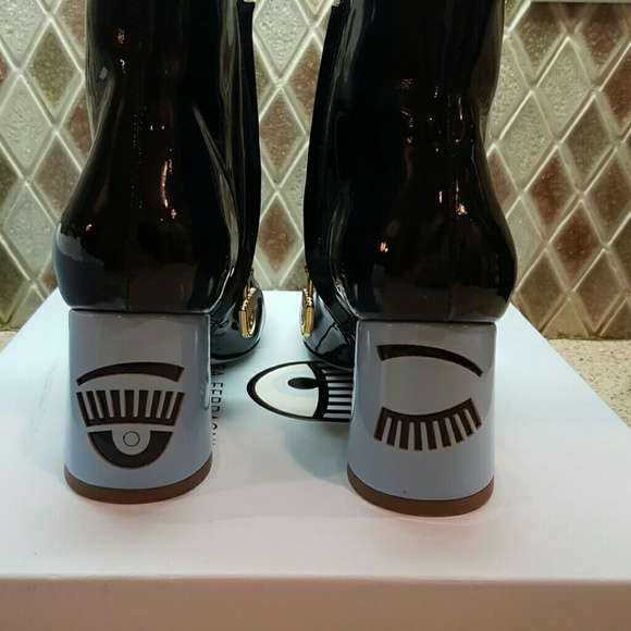 DESIGNER!  Patent leather ankle boots. NIB - Picture 5 of 7