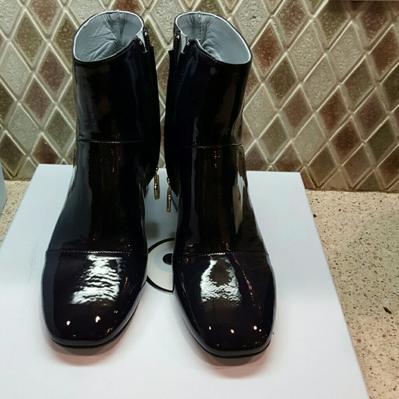 DESIGNER!  Patent leather ankle boots. NIB - Picture 6 of 7