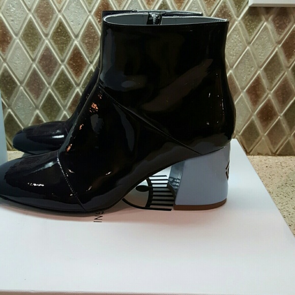 DESIGNER!  Patent leather ankle boots. NIB - Picture 7 of 7