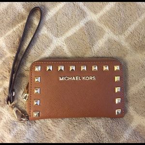 🎶 Michael Kors Studded Wallet/Wristlet 💛