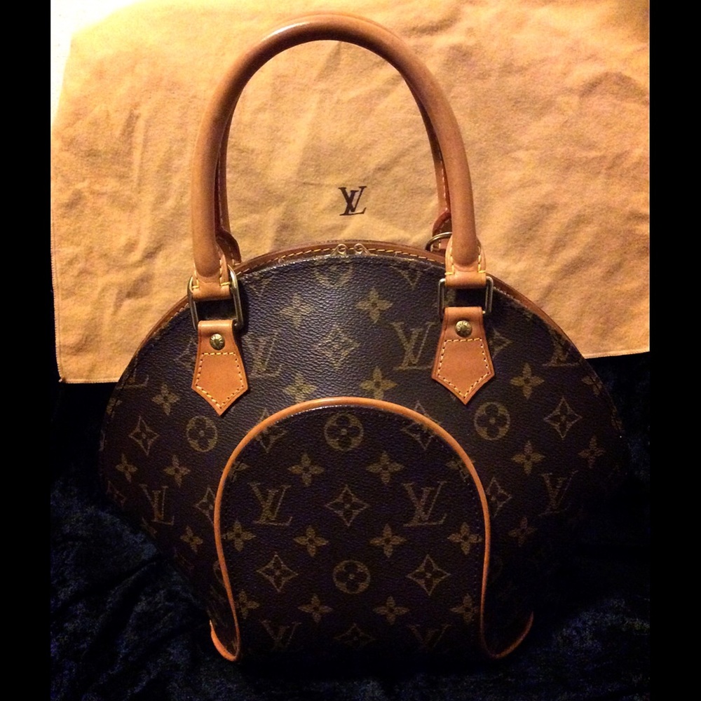 🚫Sold 🚫Authentic Louis Vuitton Monogram Ellipse