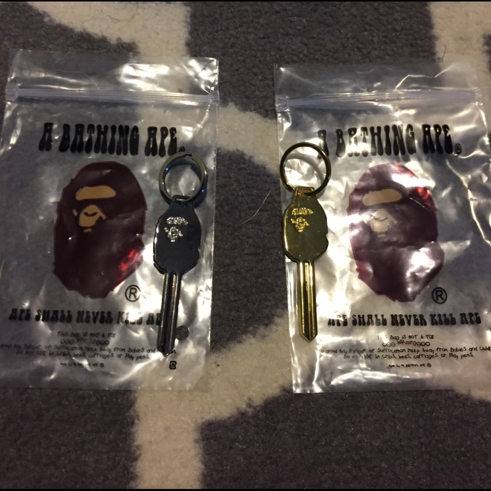 BRAND NEW BAPE KEYS