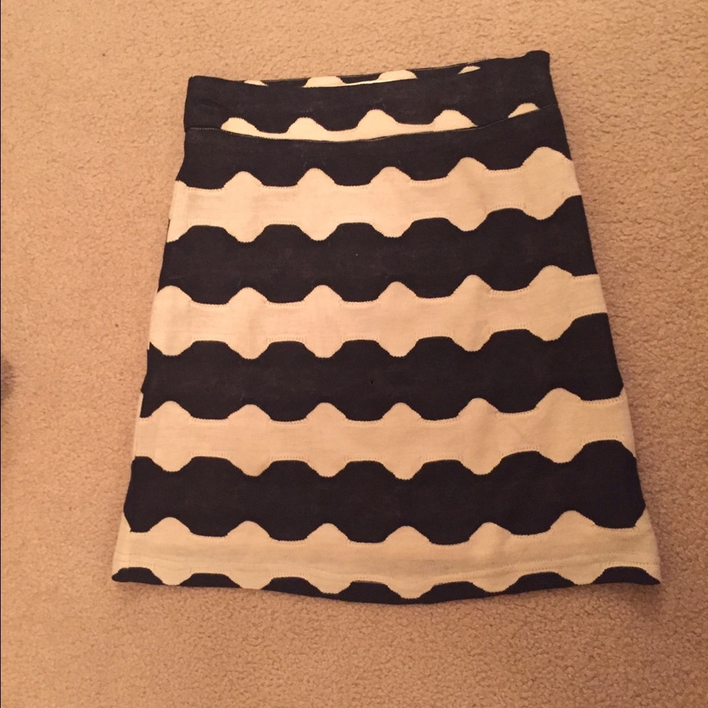 Francesca's Black & Nude Scalloped Skirt Small NWT