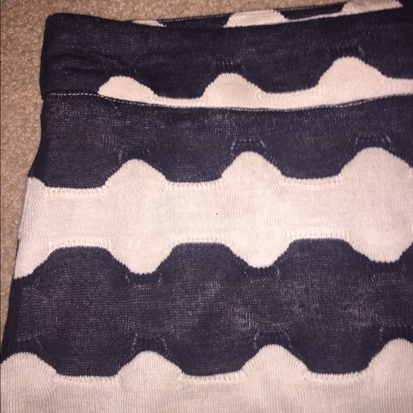 Francesca's Black & Nude Scalloped Skirt Small NWT - Picture 2 of 3