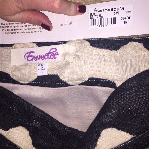 Francesca's Black & Nude Scalloped Skirt Small NWT - Picture 3 of 3