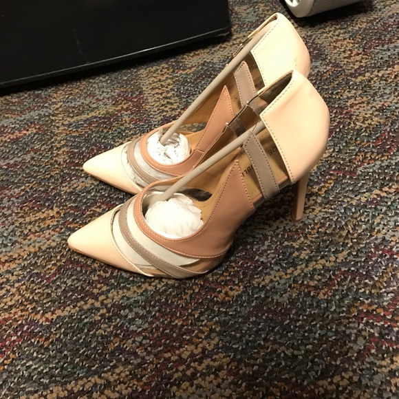 Nude Pumps - Picture 3 of 4