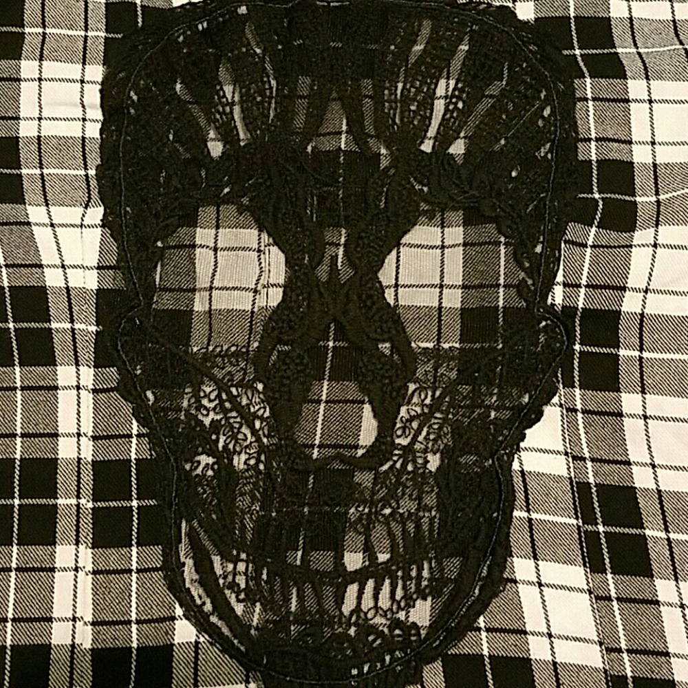 Hot Topic black and white flannel with skull