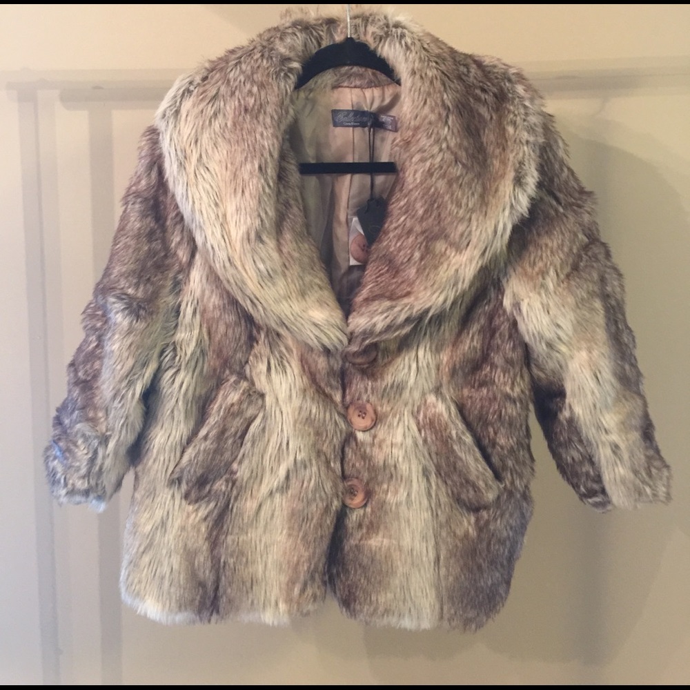 BEAUTIFUL FAUX FUR Short coat