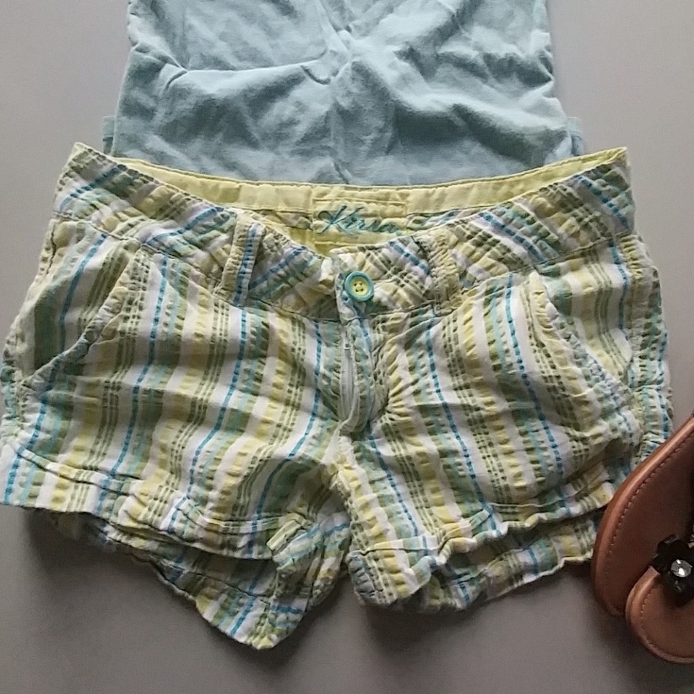 Kirra seersucker striped shorts. Size 0