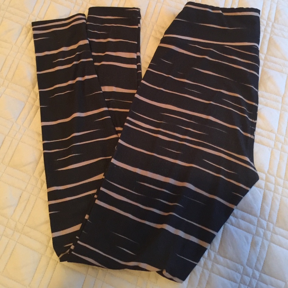 LuLaRoe OS Tiger Stripe Legging