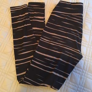 LuLaRoe OS Tiger Stripe Legging