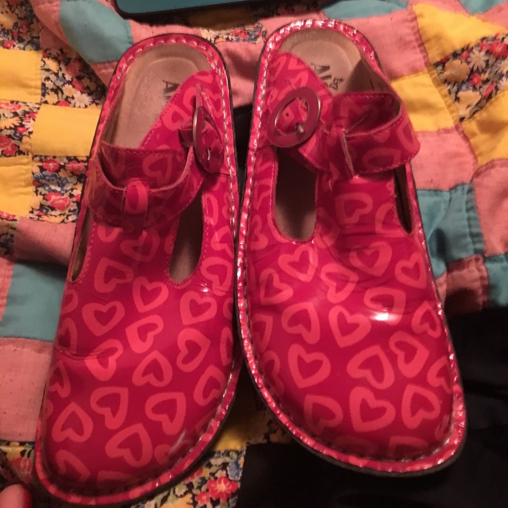 Slip resistant Algeria shoes