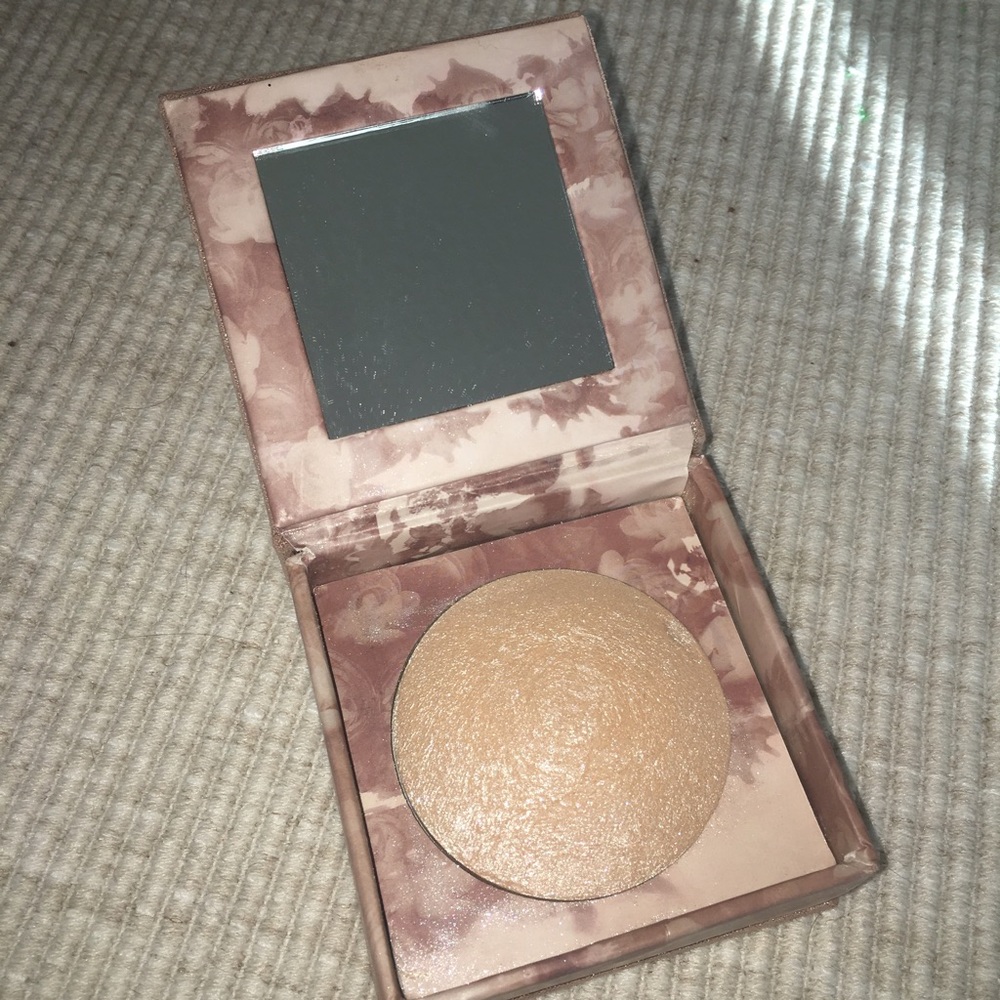UD Naked Illuminated Highlighter