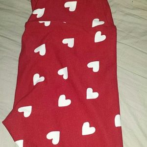 Lularoe Valentines day leggings os made in China