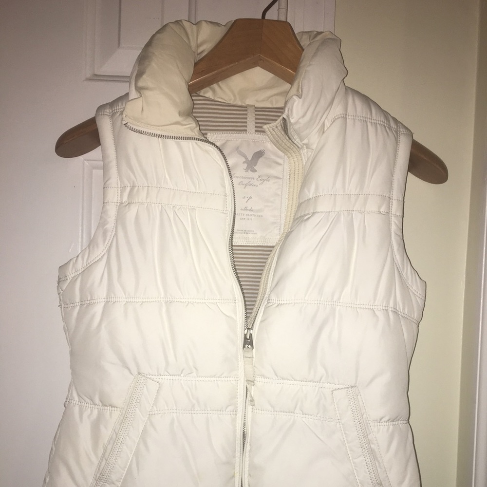 American eagle white puffer vest