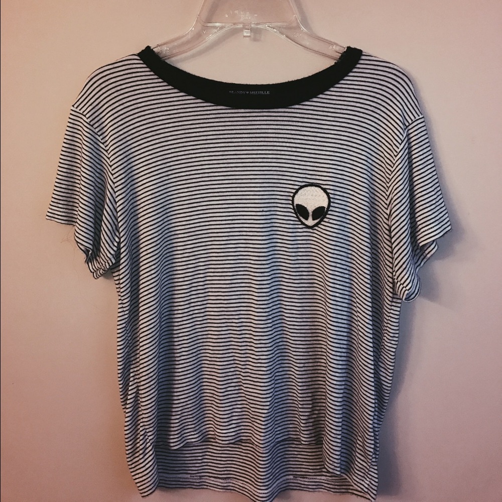 BRANDY MELVILLE ALIEN TOP 👽