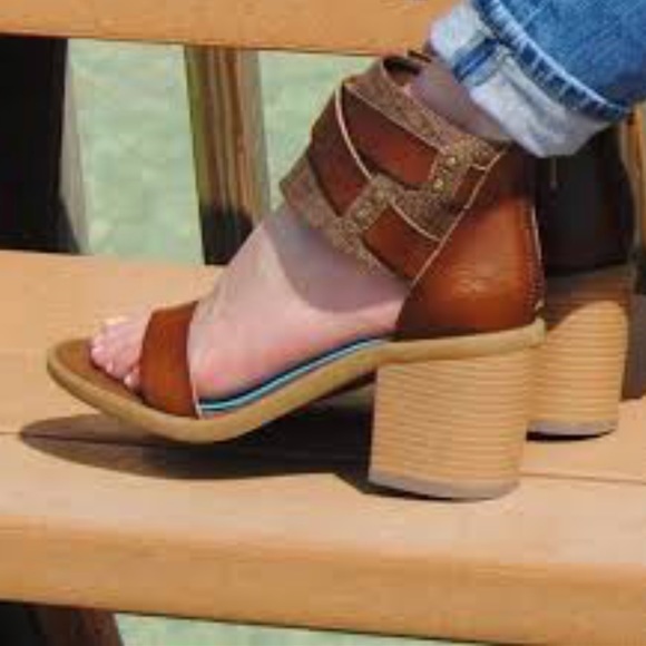 Rugged Bohemian Chunky Block Heel Sandals - Picture 3 of 4