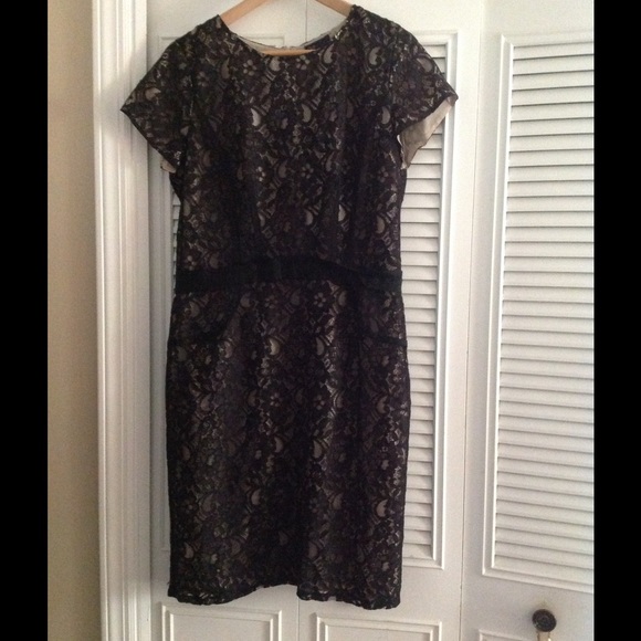 Lace dress - Picture 1 of 2