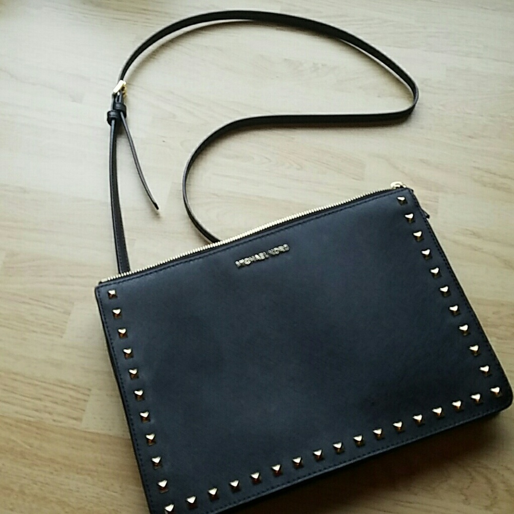 Mk hobo purse purchased 6 mos ago. Used 2x