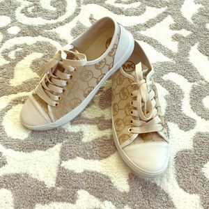 LIKE NEW Michael Kors city sneakers