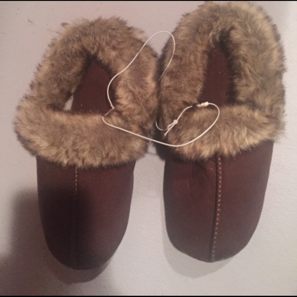 Brand new Dearfoam slippers