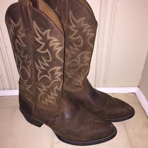 11D Ariat Cowboy Boots